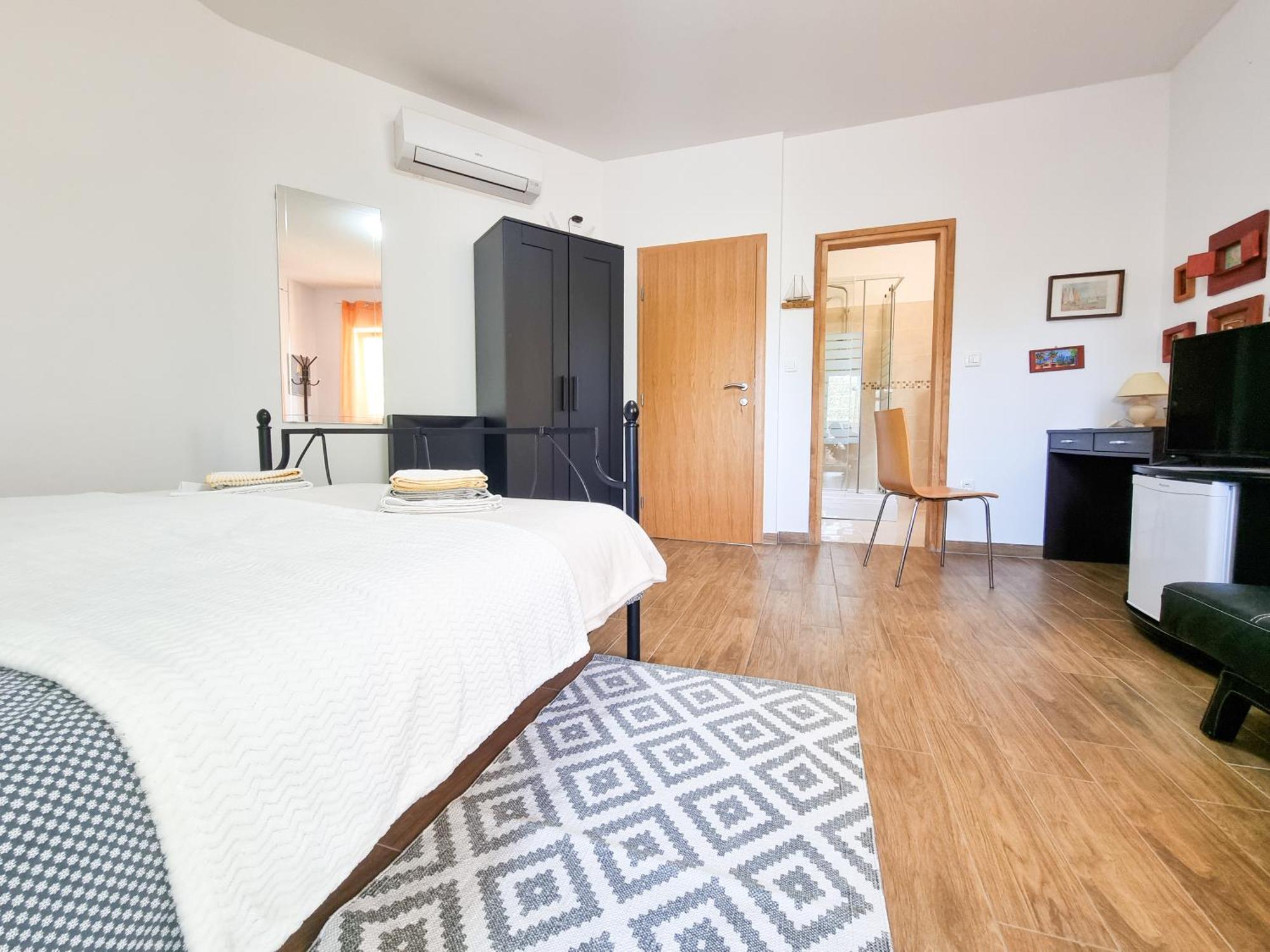 Apartments & Room Danijel Pinezici  Exterior photo